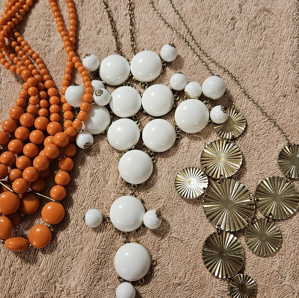 Mystery Bundle 3 pieces of Jewelry. NO CANCELLATIONS ON ACCIDENTAL BIDS - Picture 4 of 10